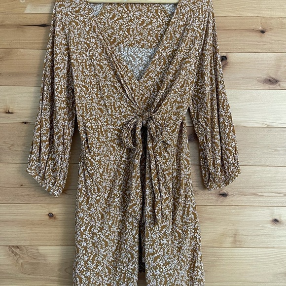 Free People Tops - Free People V neck floral tunic in light brown